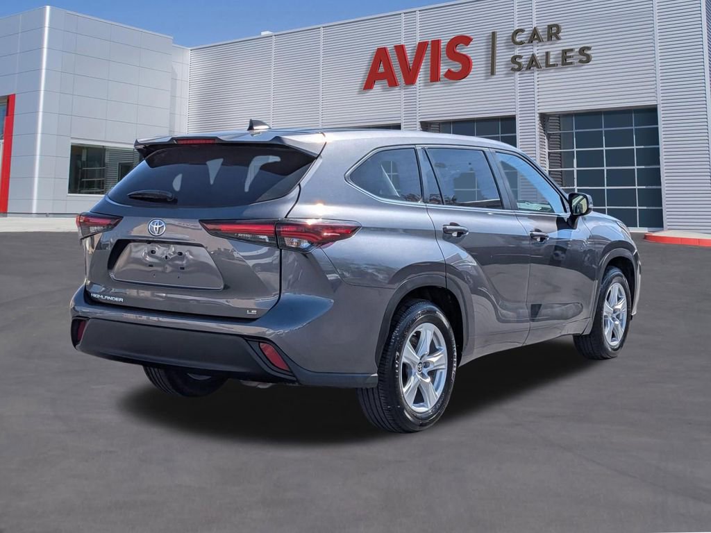 Used 2024 Toyota Highlander LE image 6