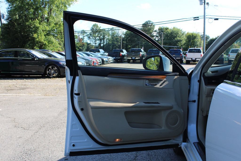 Used 2014 Lexus ES 300h w/ Luxury Package w/Bamboo Trim FWD image 11