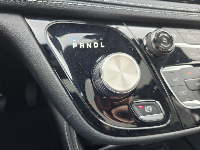 Used 2023 Chrysler Pacifica Limited w/ Uconnect Theater Family Group image 36