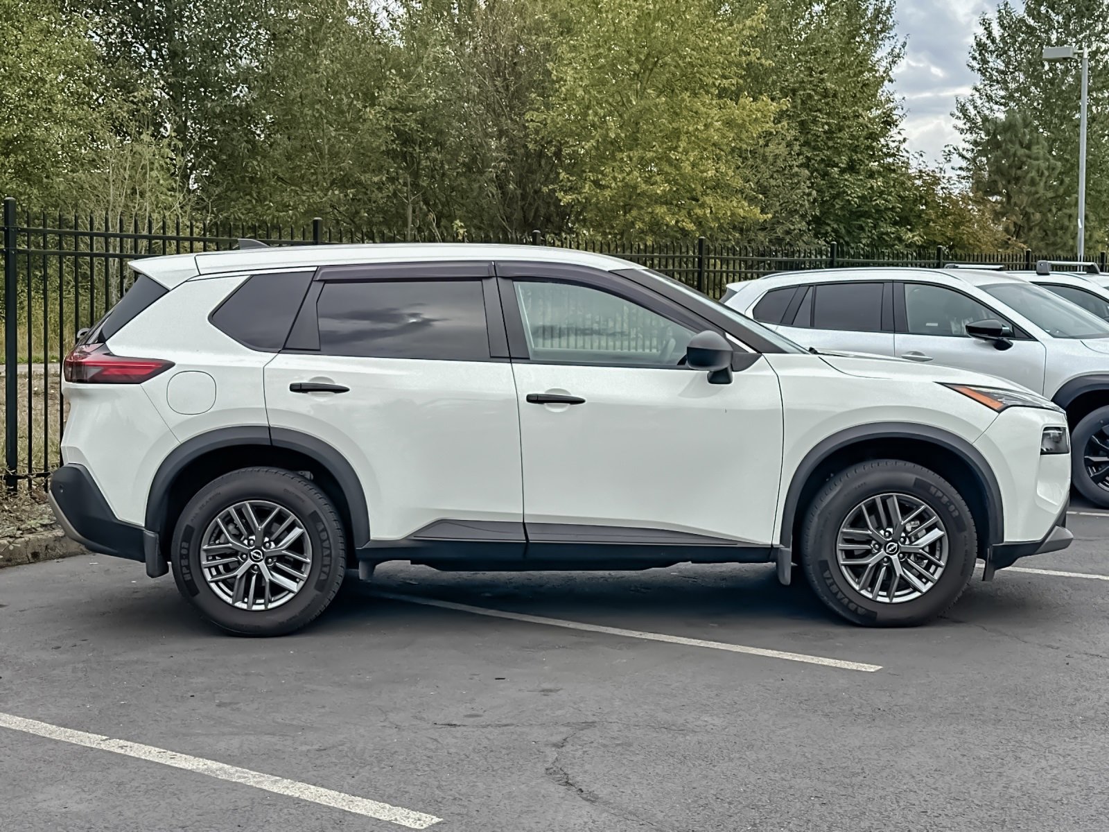 Used 2022 Nissan Rogue S image 3