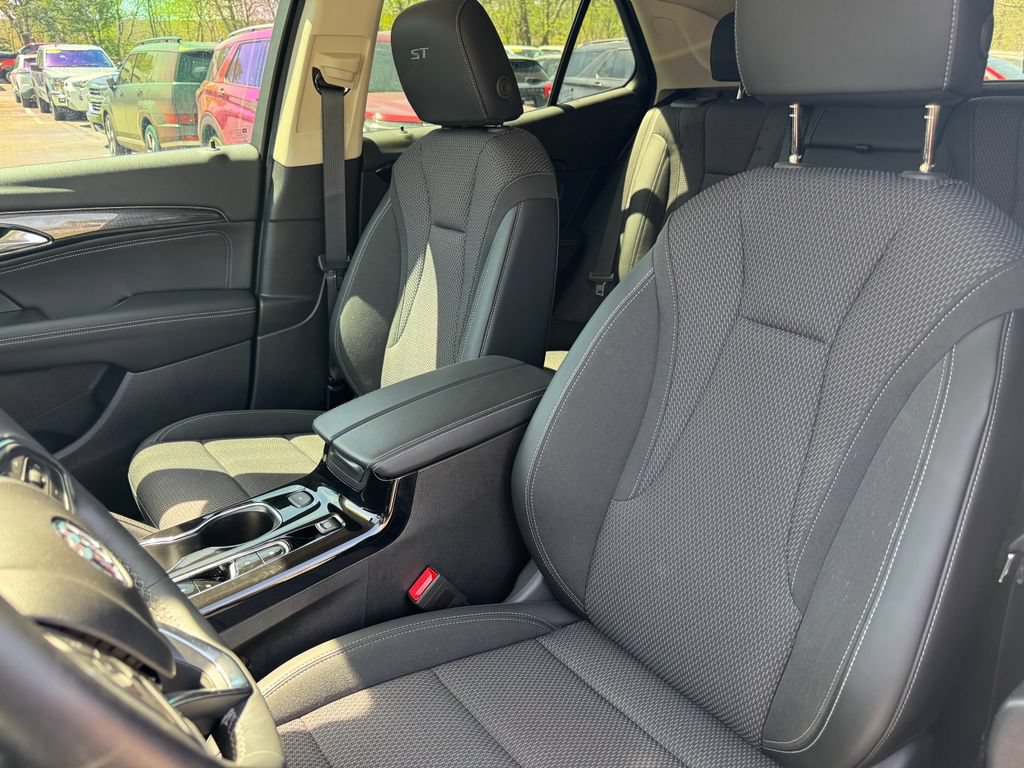 Used 2023 Buick Envision Preferred w/ Sport Touring Package AWD/4WD image 19