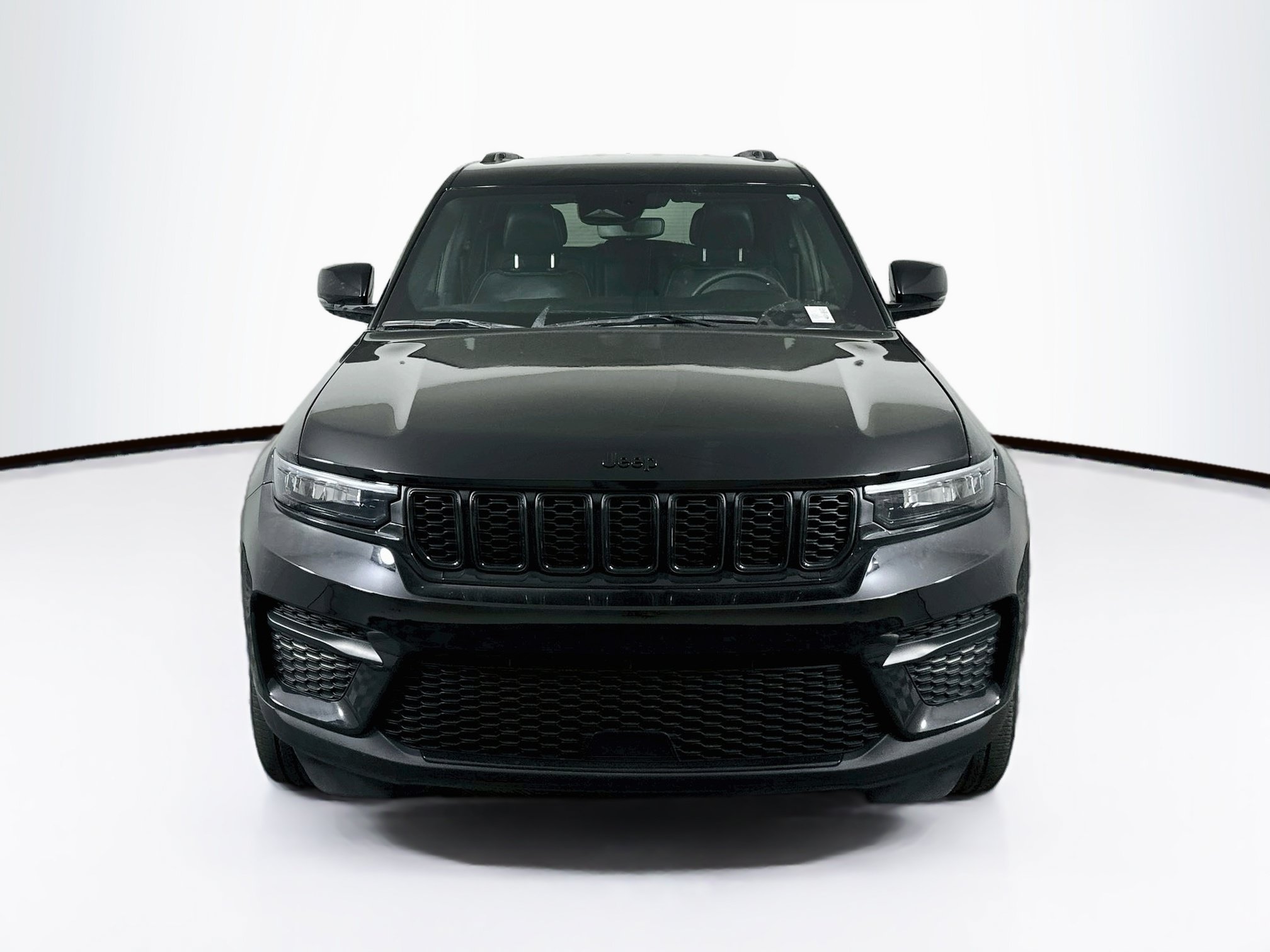 Used 2023 Jeep Grand Cherokee Altitude RWD image 2