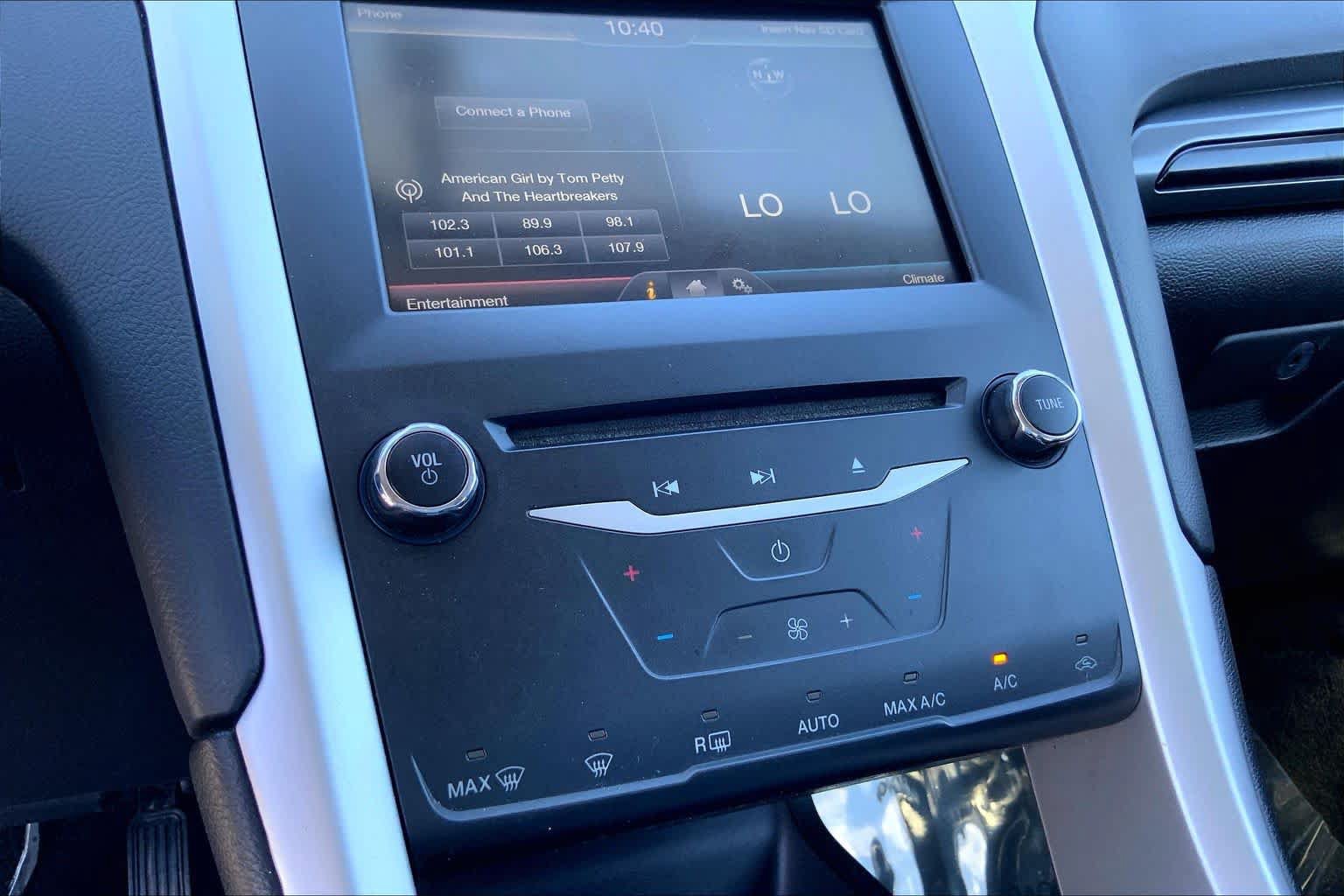 Used 2015 Ford Fusion SE FWD image 34