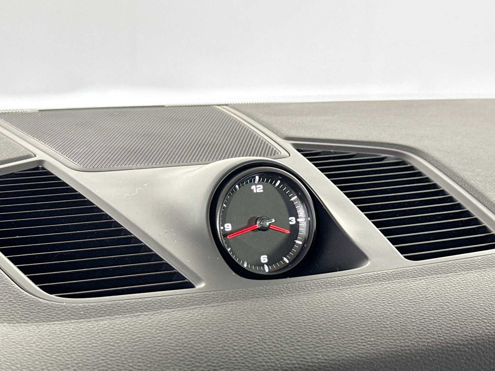 Used 2022 Porsche Cayenne image 32