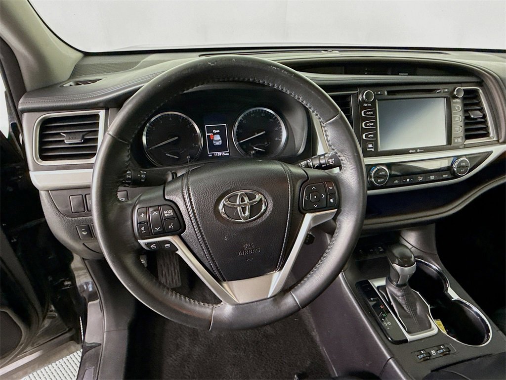 Used 2015 Toyota Highlander Limited image 12