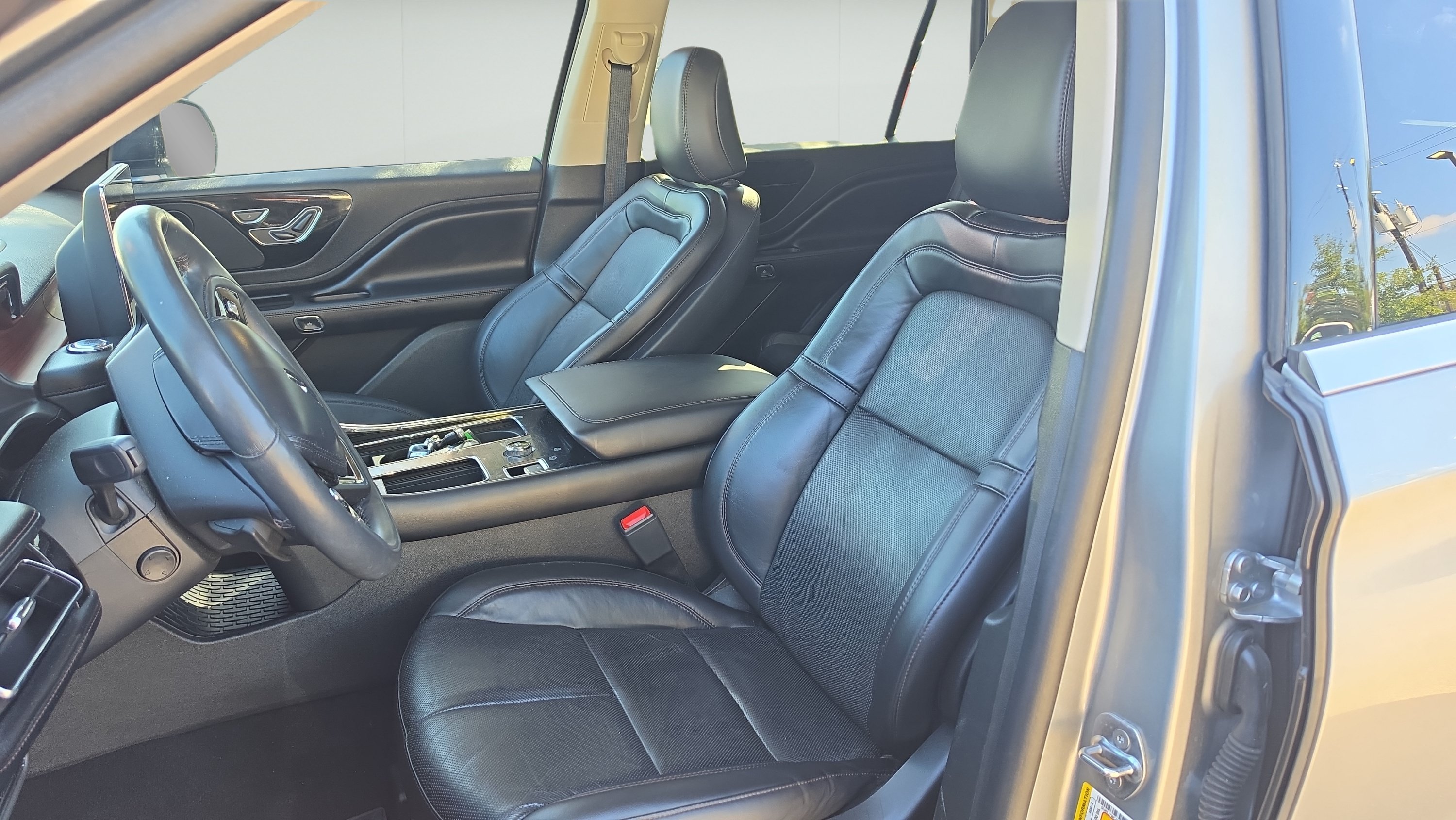 Used 2023 Lincoln Aviator Reserve w/ Elements Package Plus RWD image 9