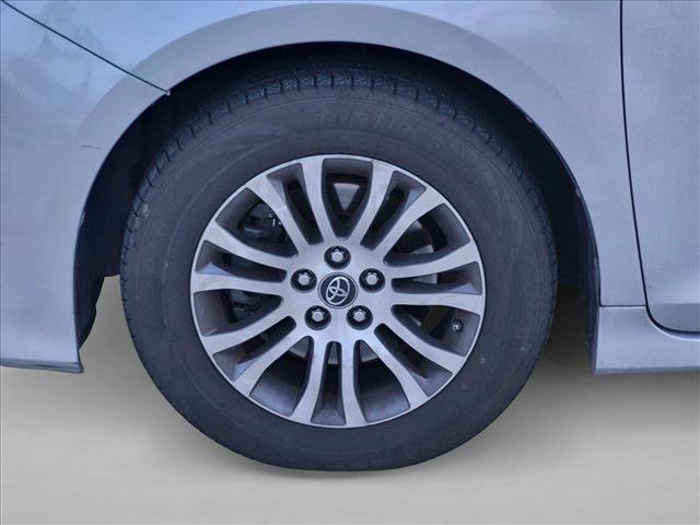 Used 2019 Toyota Sienna XLE w/ XLE Navigation Package FWD image 9