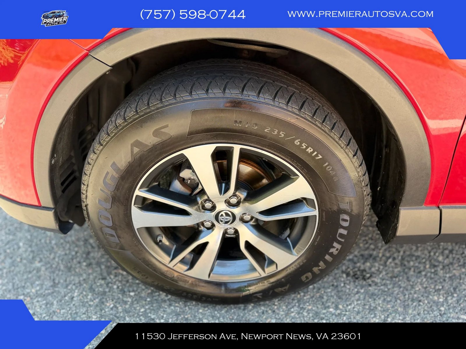 Used 2017 Toyota RAV4 LE FWD image 3