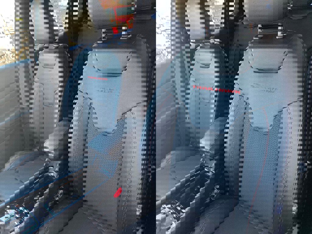 Used 2023 Jeep Compass Trailhawk image 11