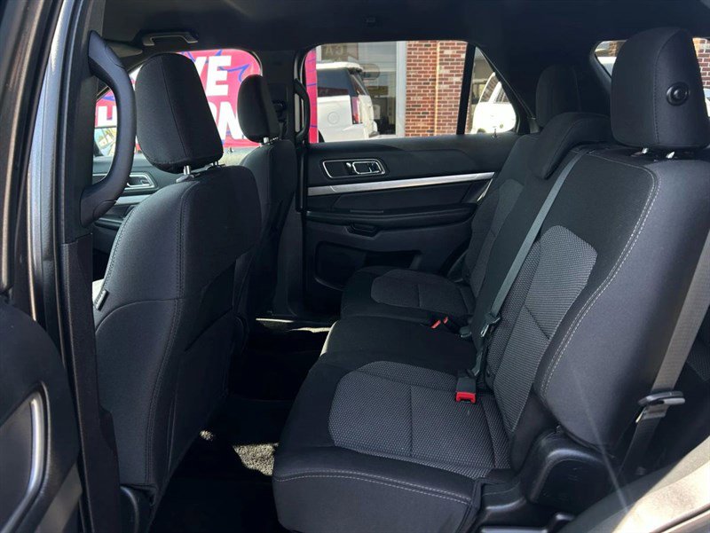 Used 2019 Ford Explorer XLT image 19