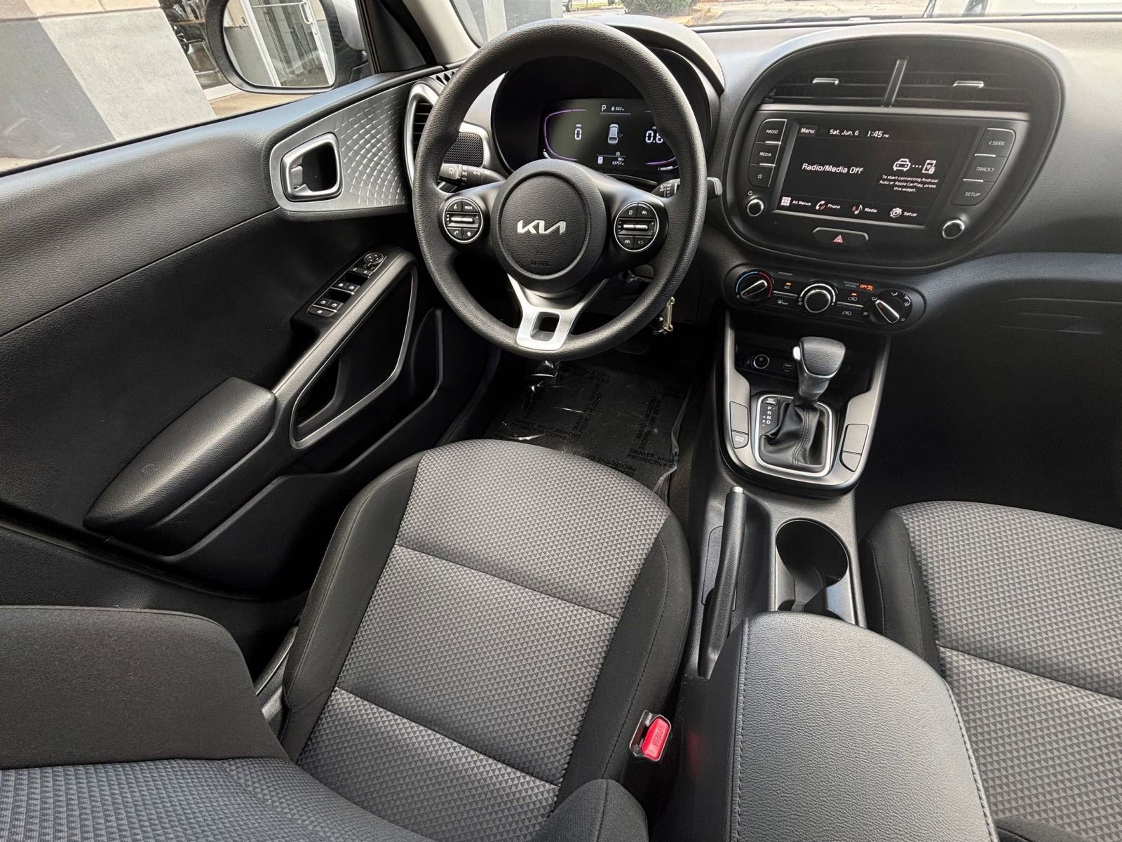 Used 2025 Kia Soul LX w/ LX Technology Package FWD image 32