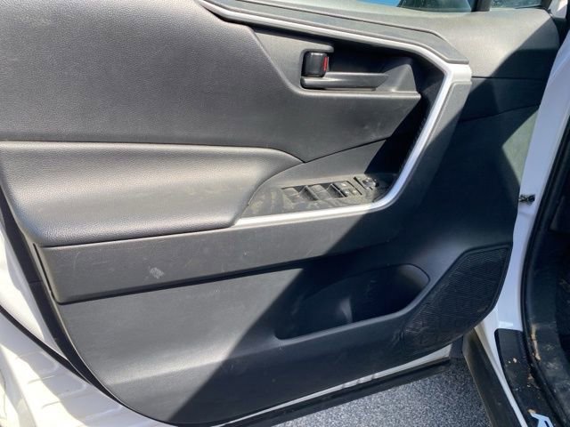Used 2019 Toyota RAV4 LE FWD image 27