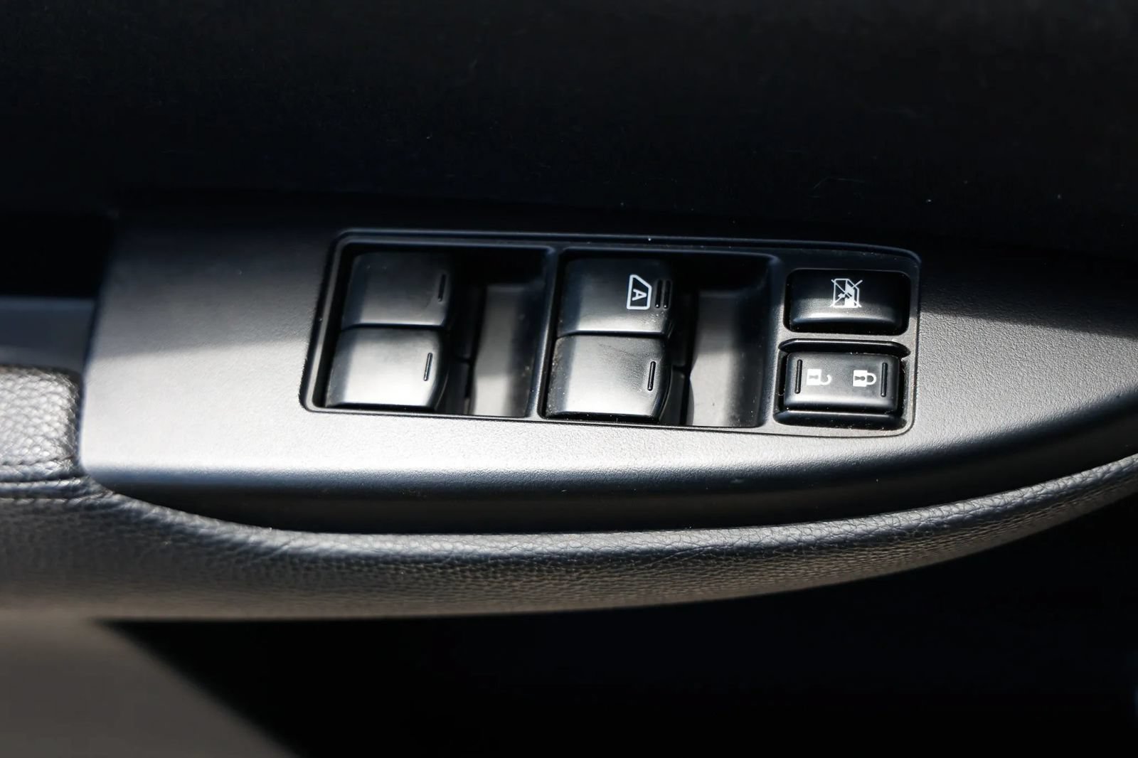 Used 2011 Subaru Outback 2.5i AWD/4WD image 38