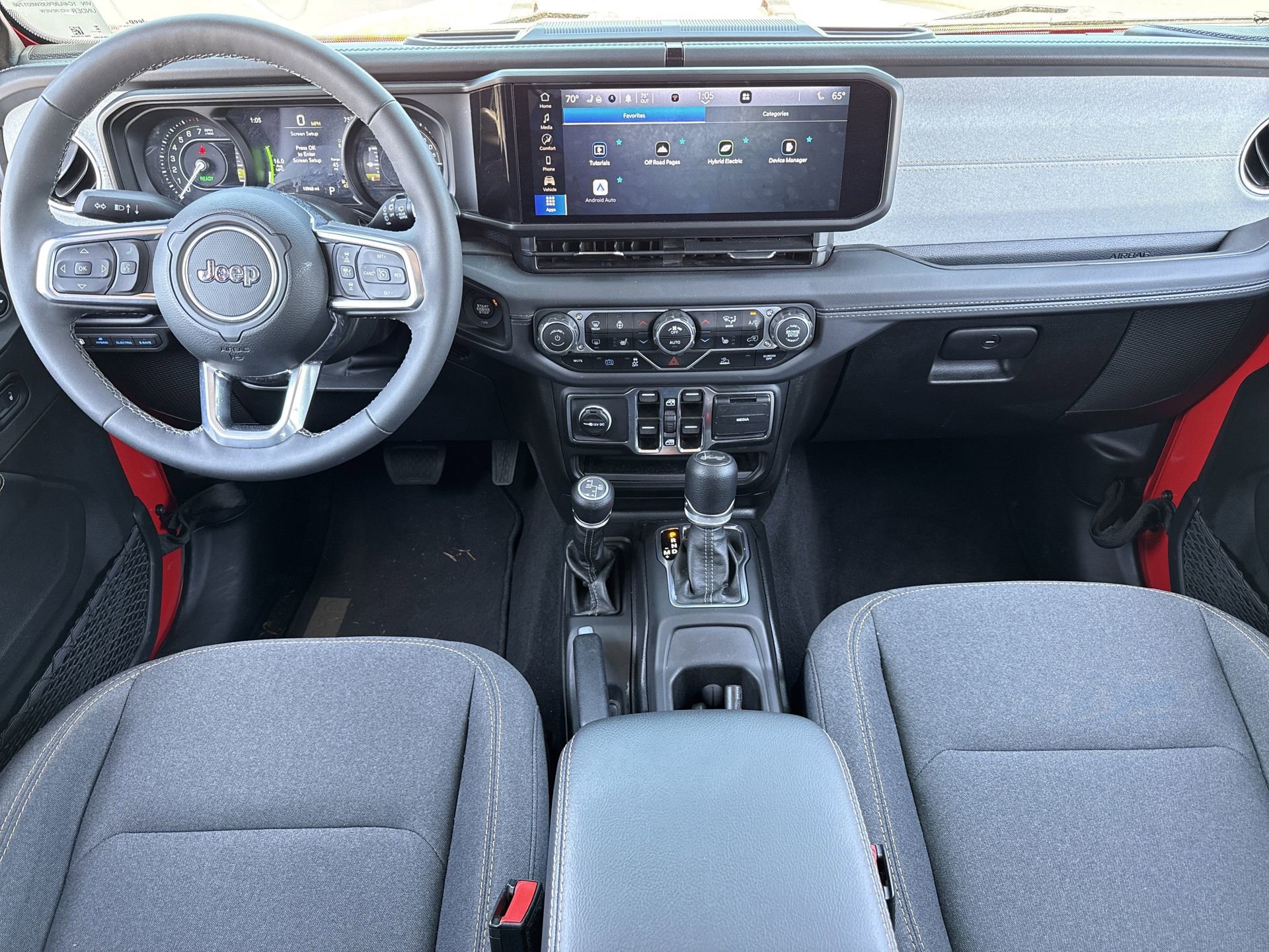 Used 2025 Jeep Wrangler Unlimited Sahara AWD/4WD image 2
