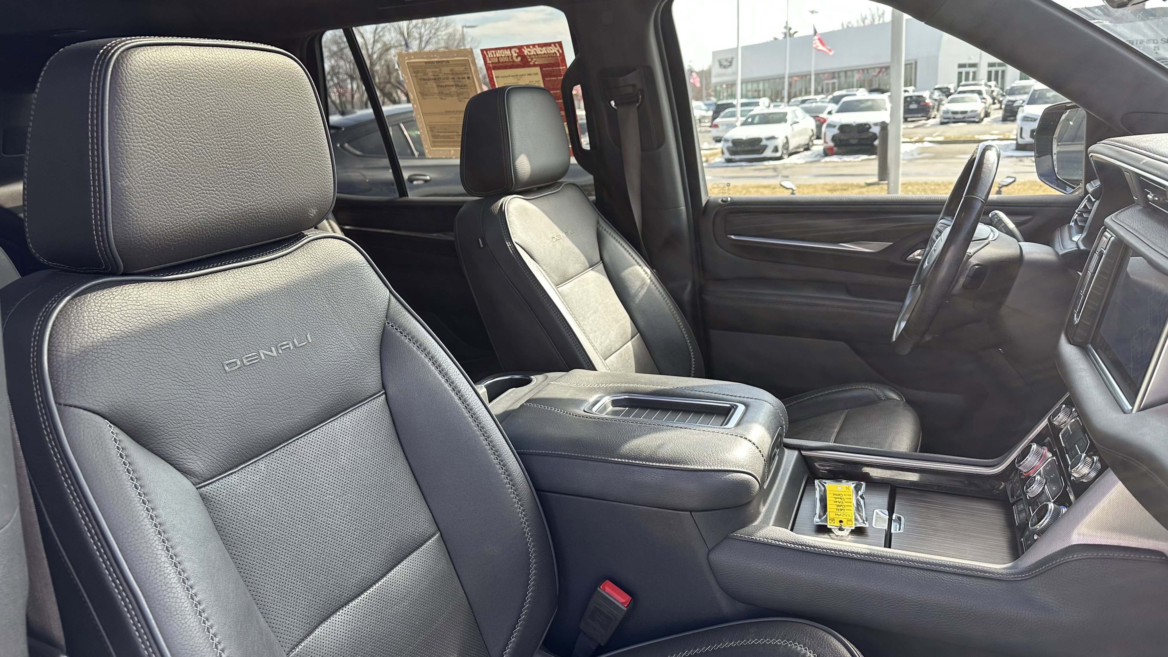 Used 2021 GMC Yukon Denali w/ Denali Premium Package image 35