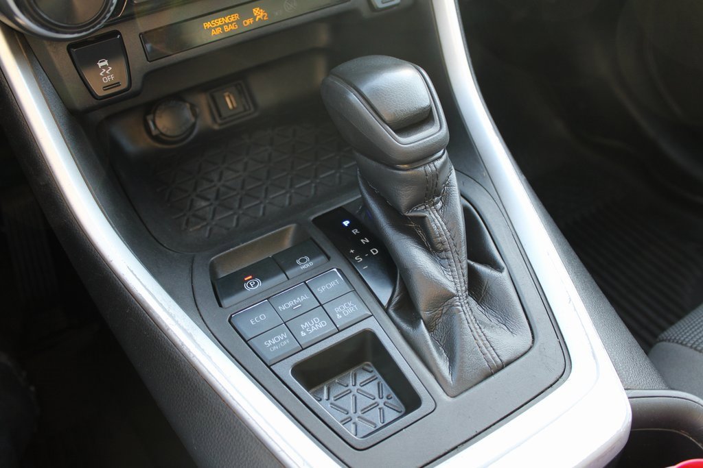 Used 2022 Toyota RAV4 LE image 23