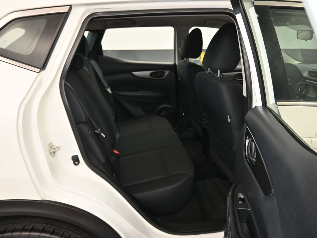 Used 2022 Nissan Rogue Sport S image 34