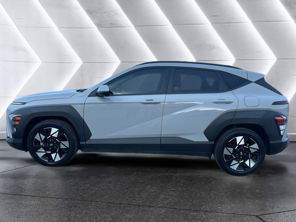 Used 2024 Hyundai Kona SEL w/ Convenience Package FWD image 4