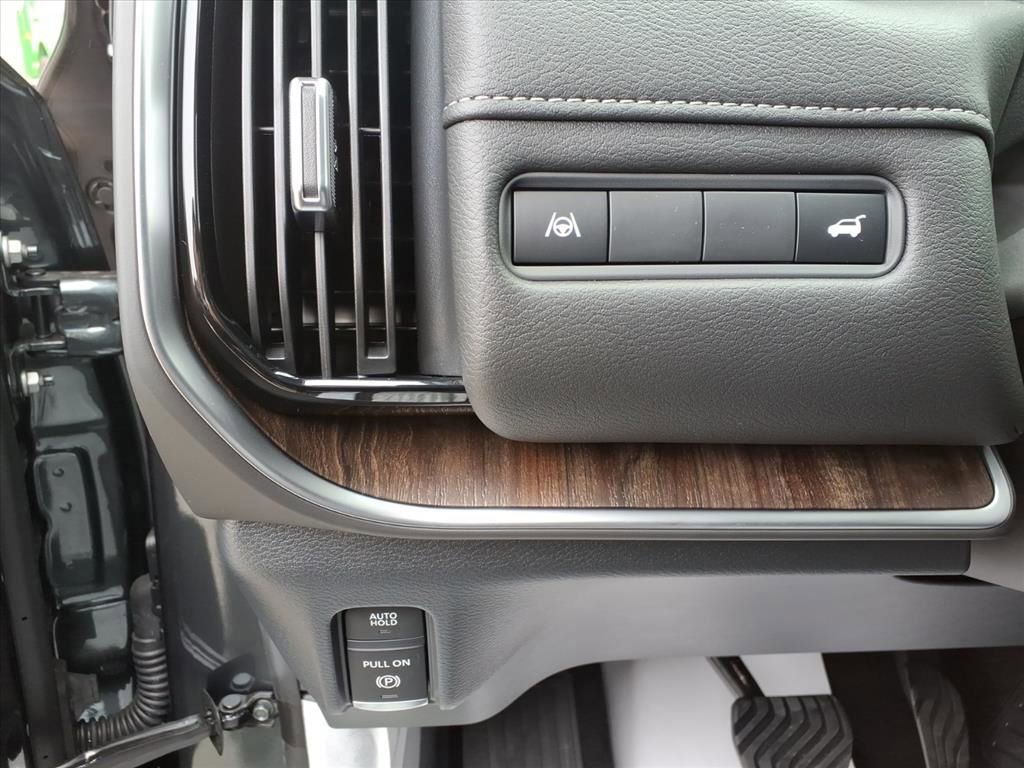 New 2026 Nissan Armada SL w/ Captain's Chari Seat Package image 8