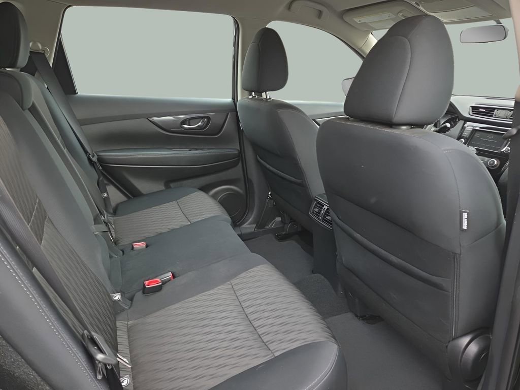 Used 2018 Nissan Rogue S image 18