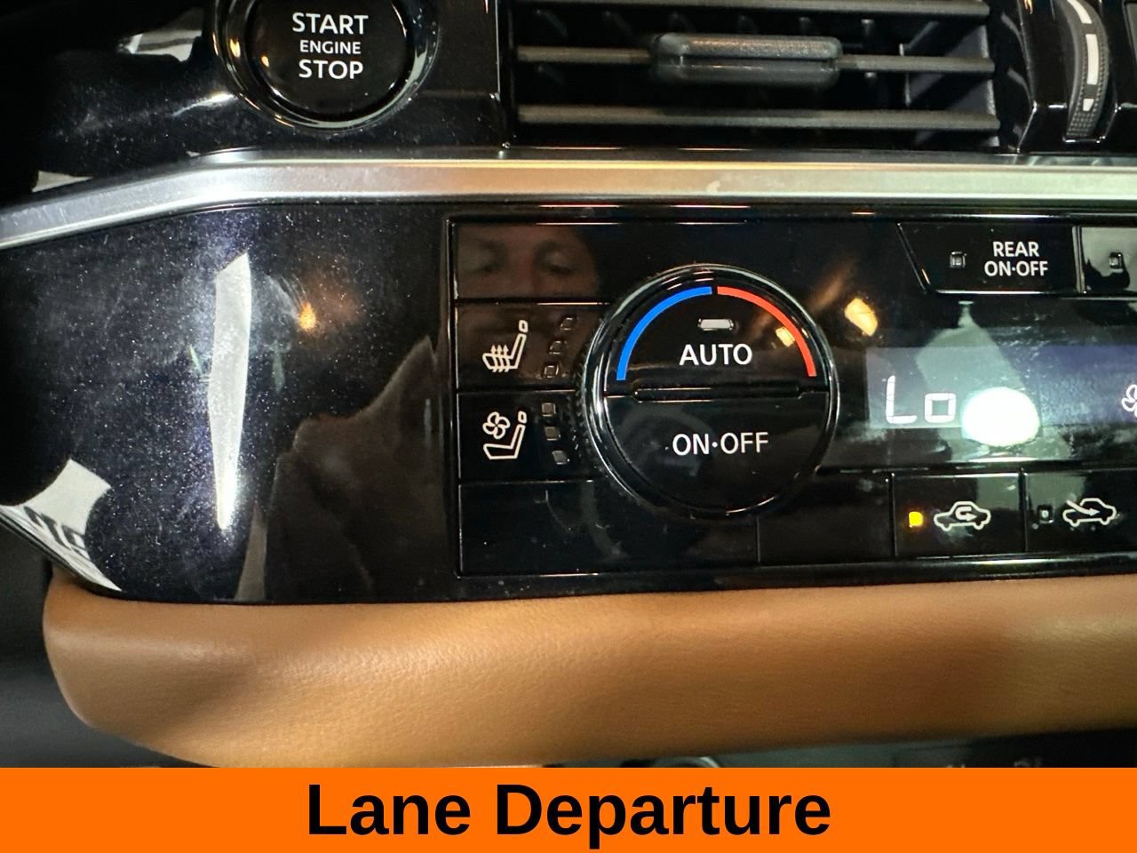 Used 2025 Nissan Pathfinder Platinum w/ Cargo Package FWD image 25