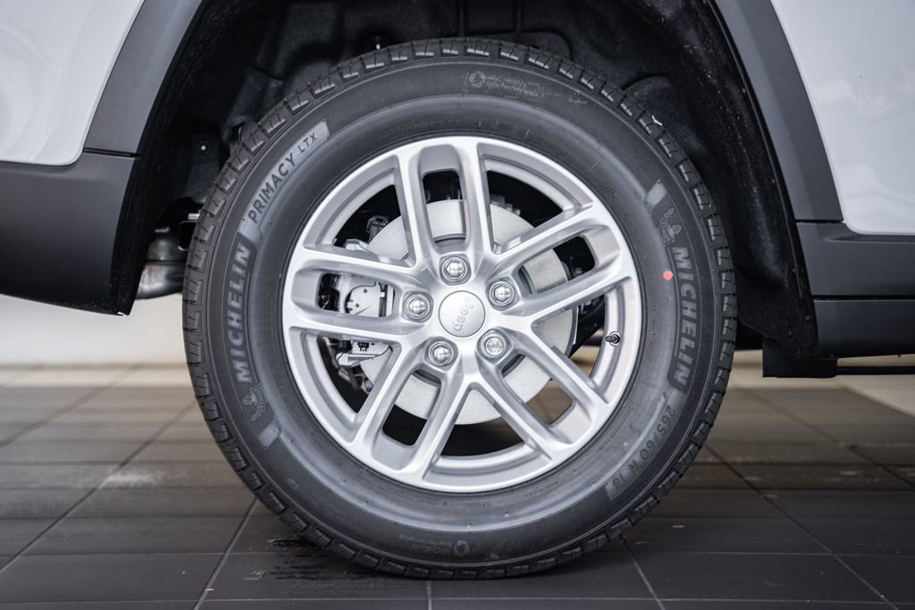 New 2025 Jeep Grand Cherokee Laredo X w/ Luxury Tech Group I image 18