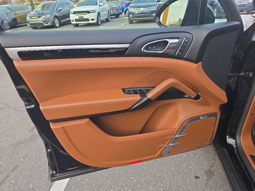 Used 2017 Porsche Cayenne Platinum Edition image 16