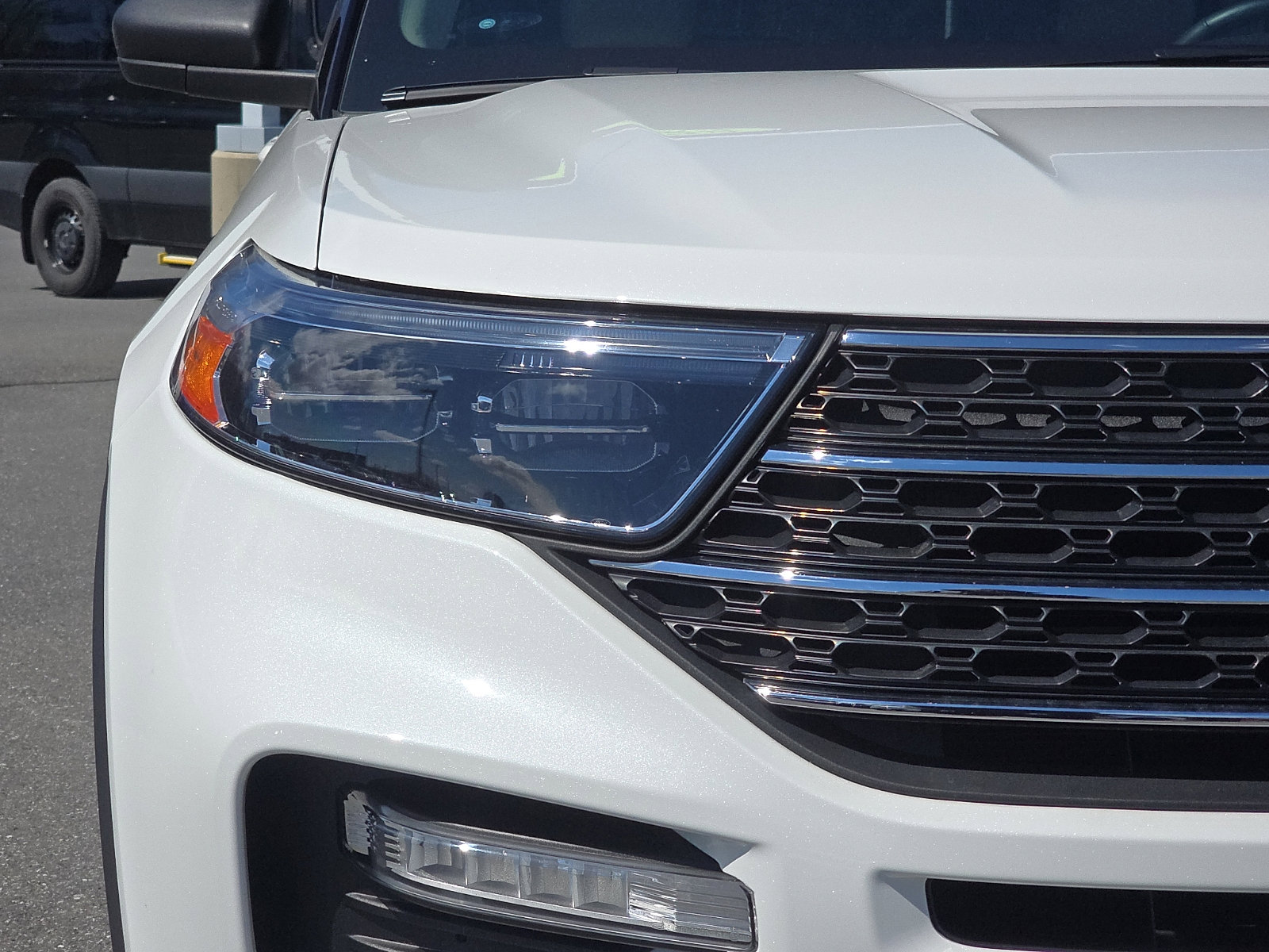 Certified 2022 Ford Explorer XLT w/ Equipment Group 202A AWD/4WD image 9