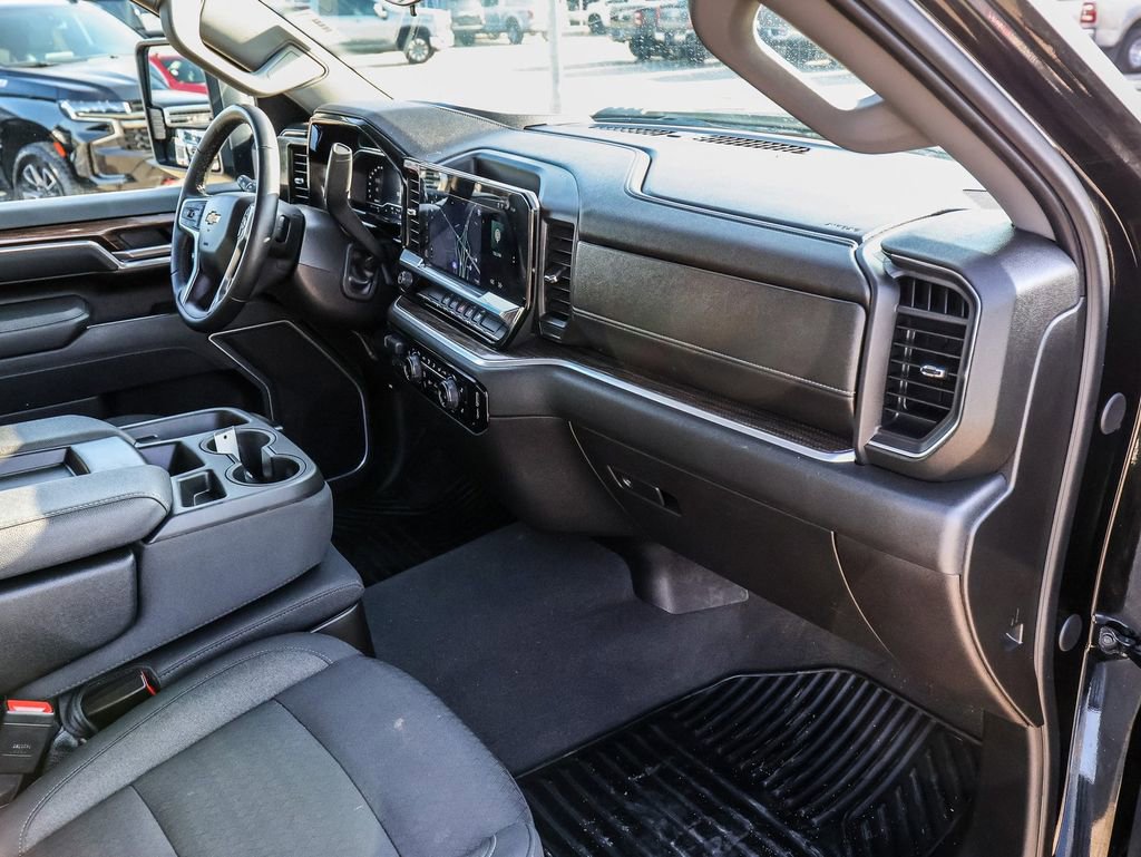 Used 2025 Chevrolet Silverado 2500 LT w/ Convenience Package image 17