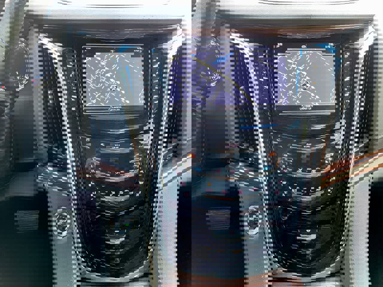 Used 2018 Cadillac Escalade ESV Luxury image 13