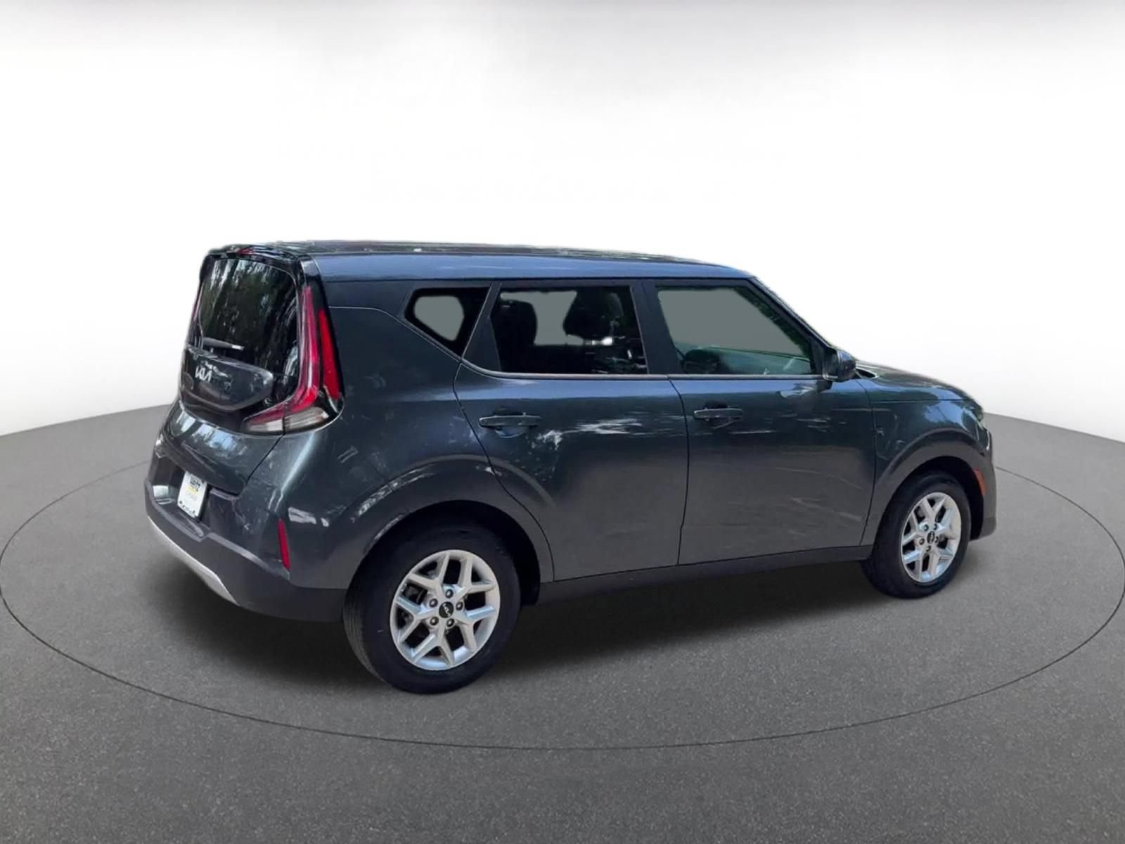 Used 2025 Kia Soul LX w/ LX Technology Package FWD image 14