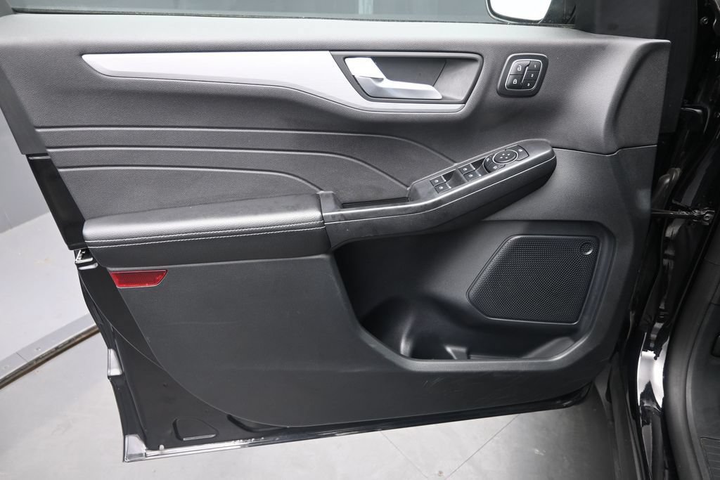 Used 2025 Ford Escape Platinum AWD/4WD image 12