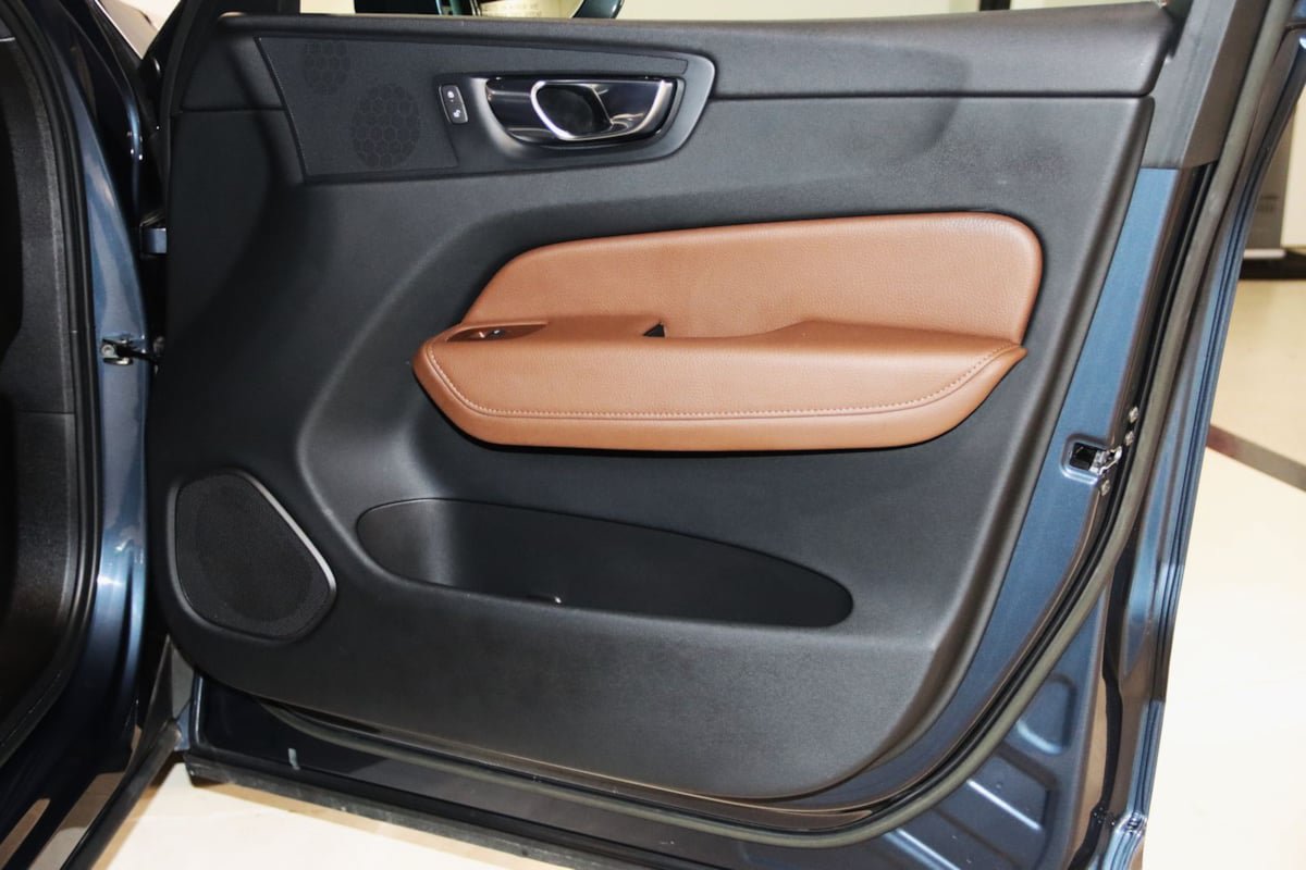 Used 2022 Volvo XC60 B5 Momentum w/ Advanced Package AWD/4WD image 49
