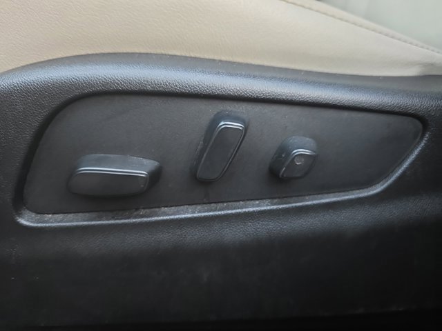 Used 2020 Cadillac XT4 Luxury w/ Cold Weather Package image 28