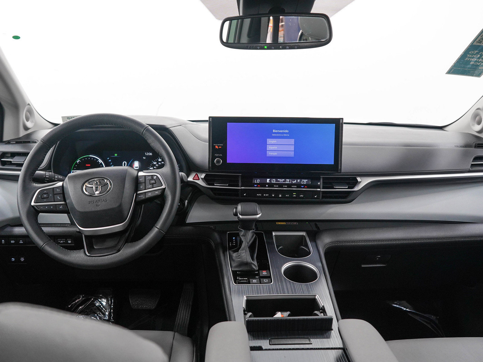 Used 2025 Toyota Sienna XLE w/ XLE Plus Package AWD/4WD image 17