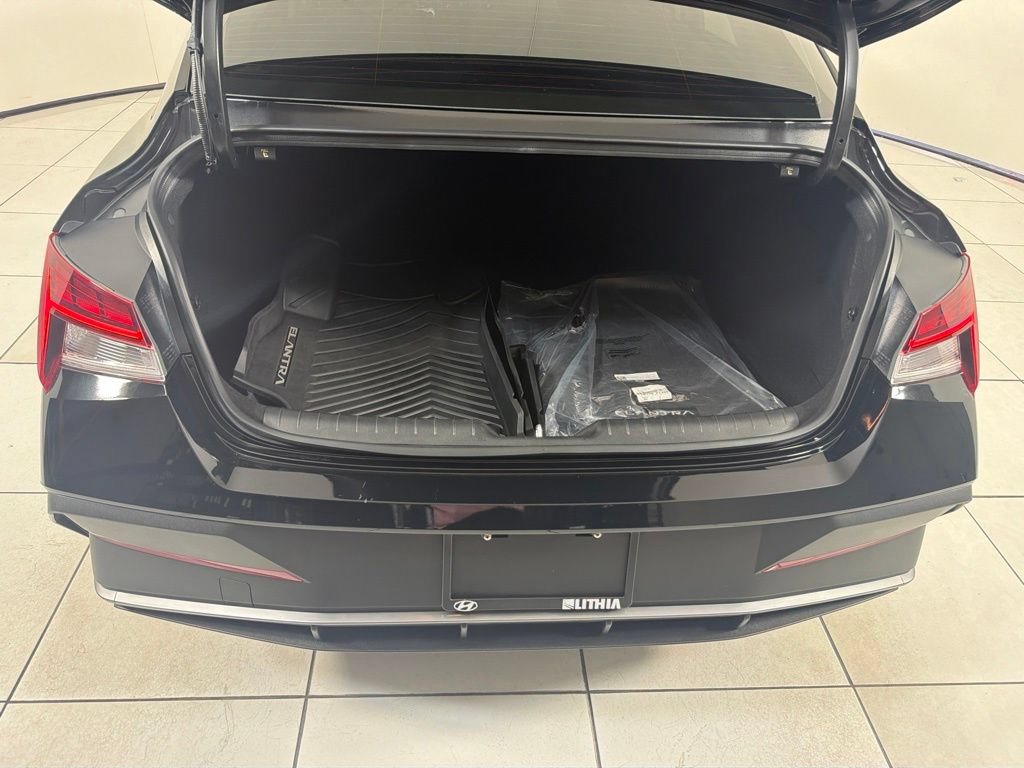 Used 2025 Hyundai Elantra Hybrid FWD image 31