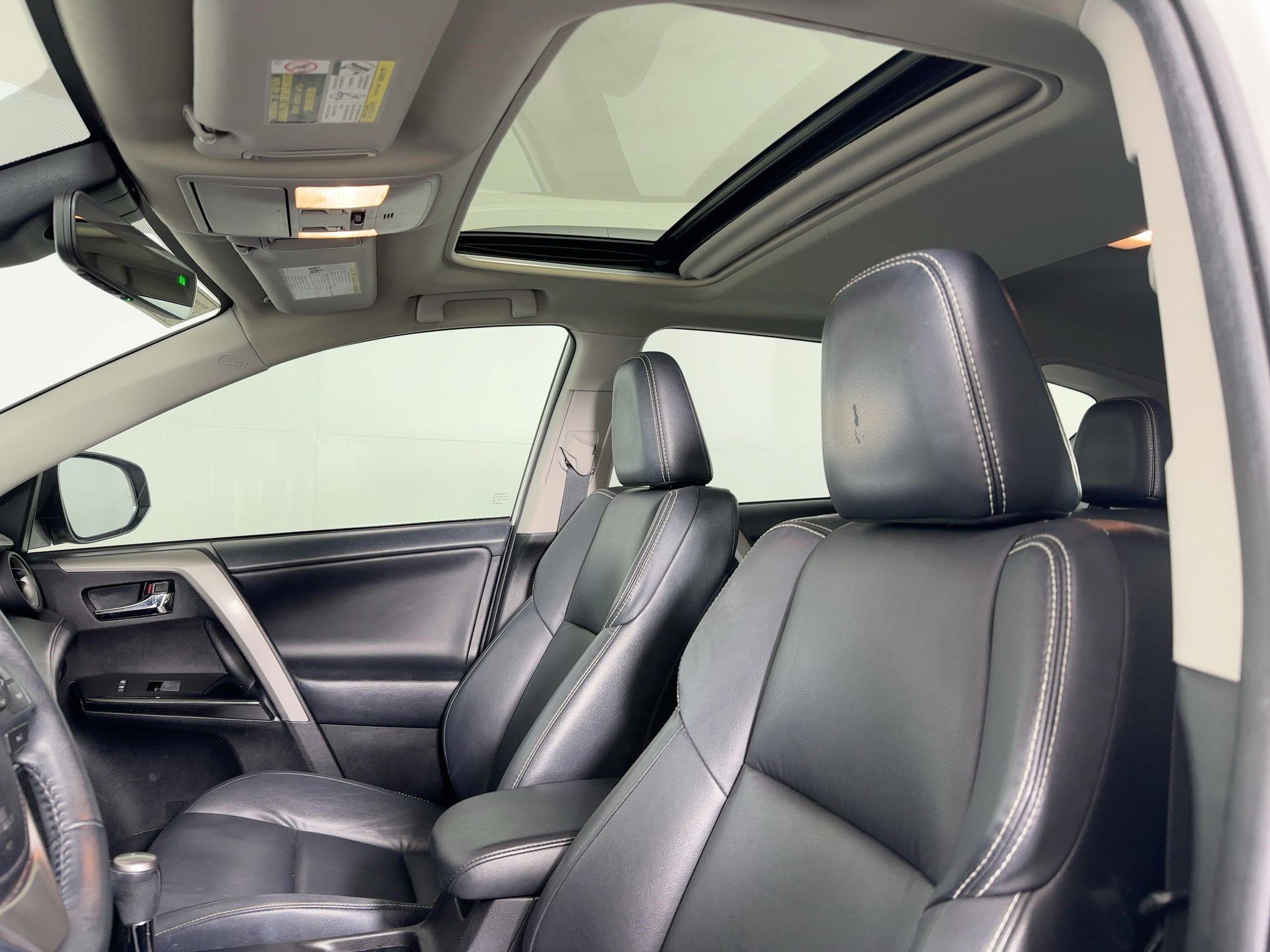 Used 2018 Toyota RAV4 Limited w/ Advanced Technology Package image 14