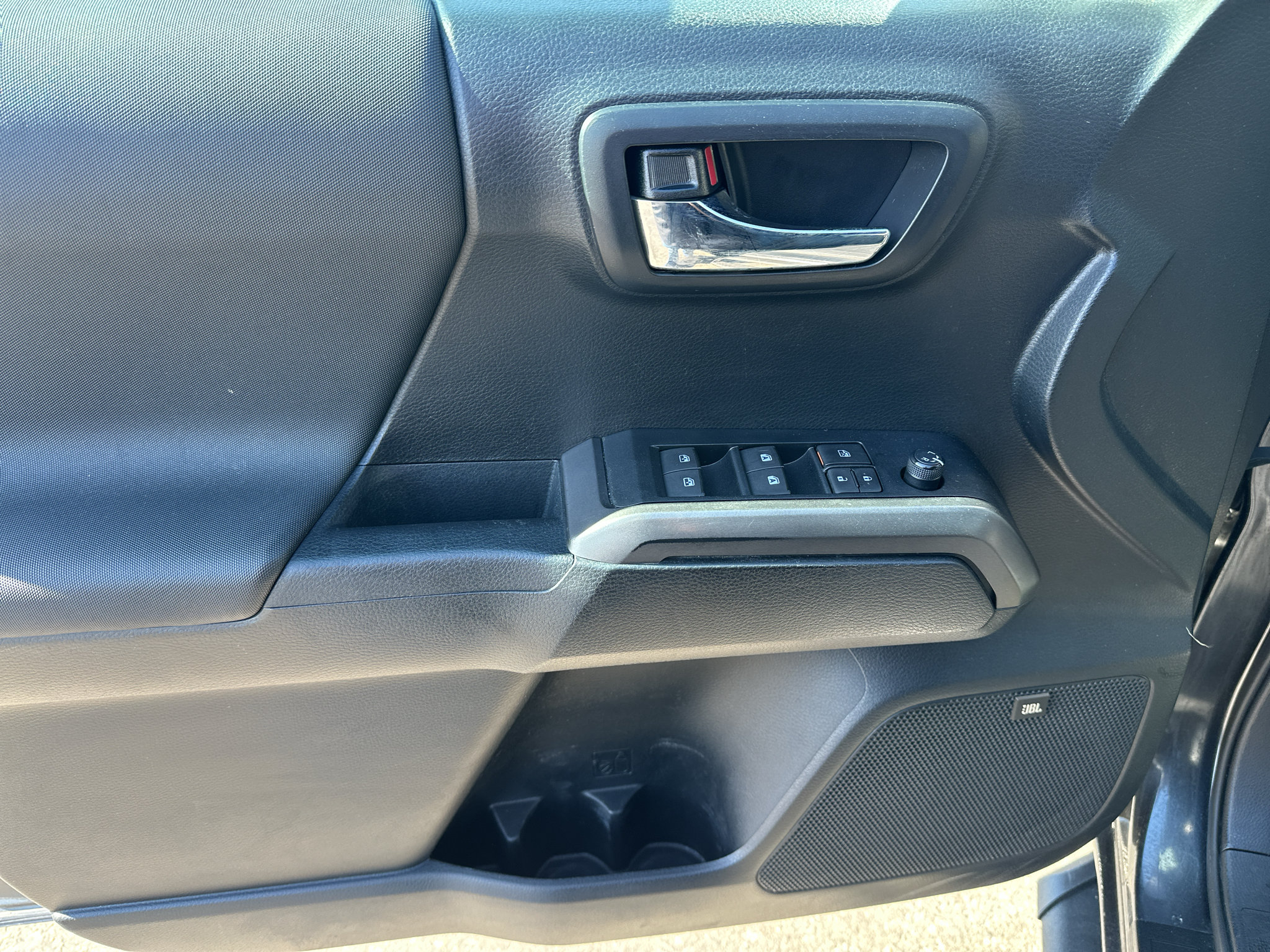 Used 2019 Toyota Tacoma TRD Sport AWD/4WD image 16