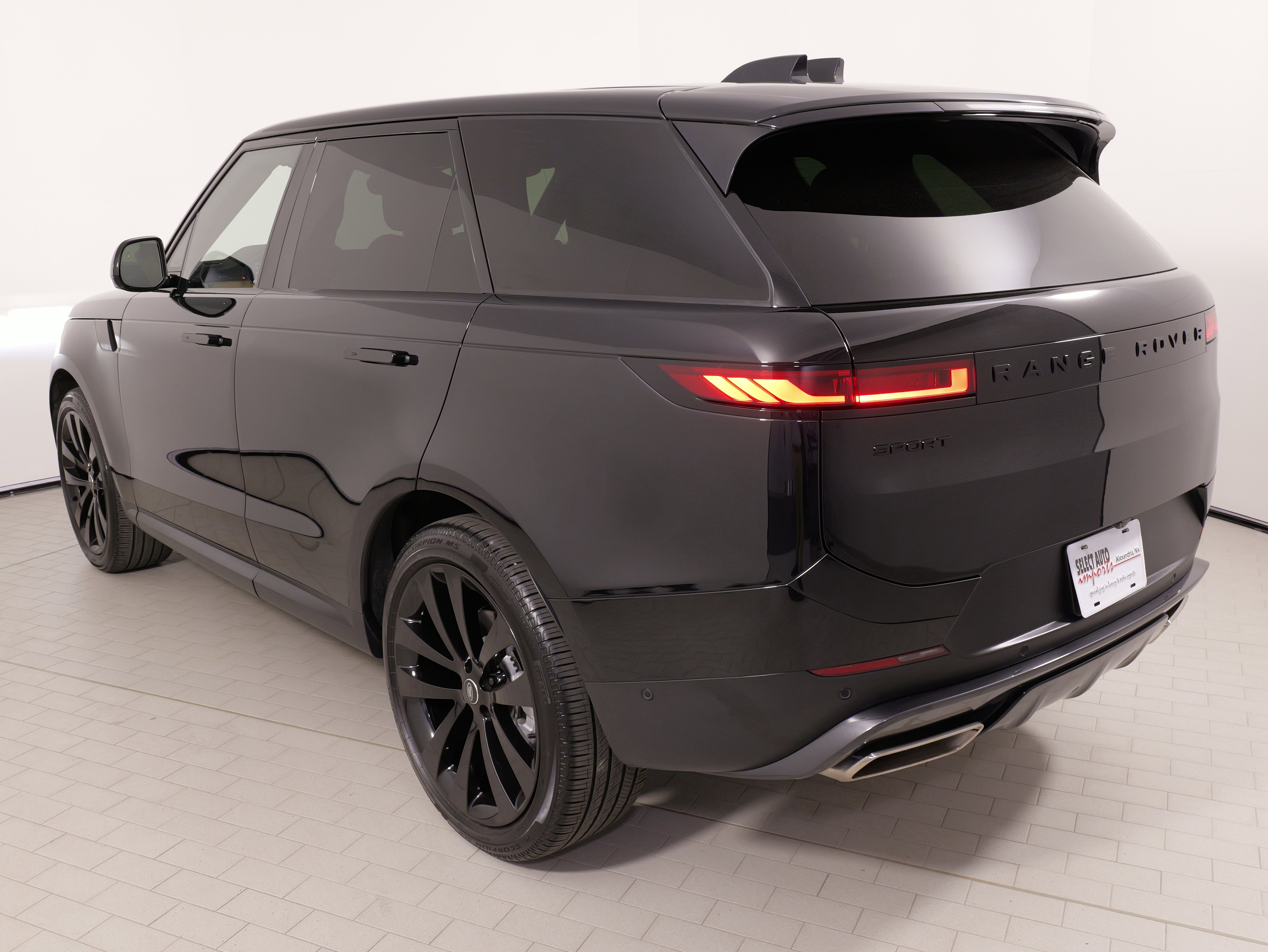 Used 2025 Land Rover Range Rover Sport SE image 12