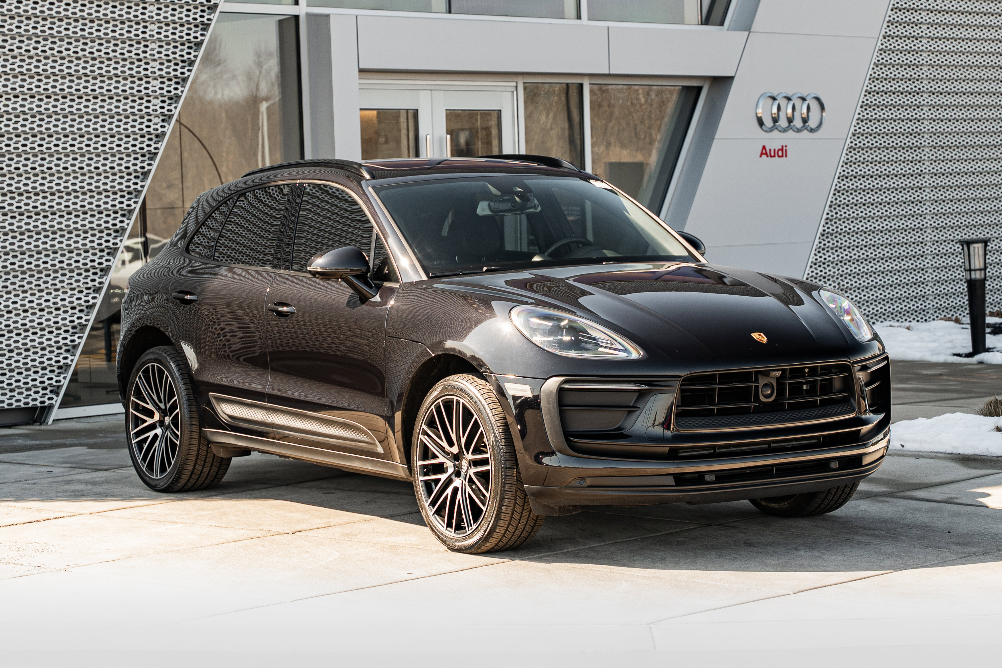 Used 2022 Porsche Macan image 2