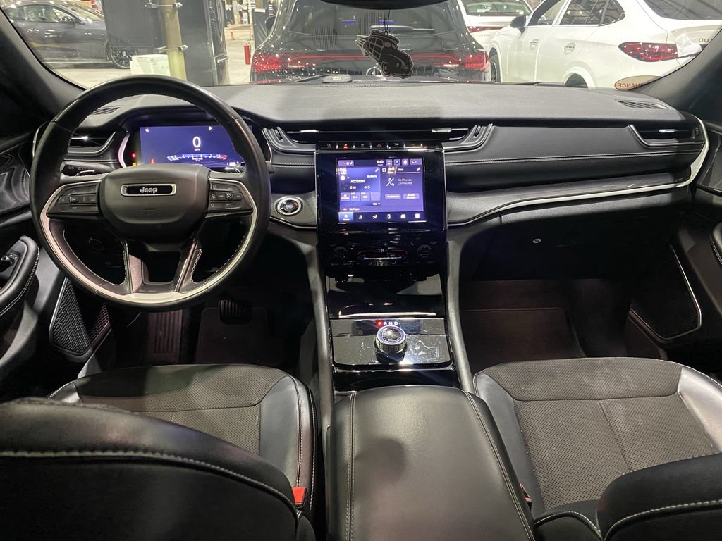 Used 2021 Jeep Grand Cherokee L Laredo RWD image 2