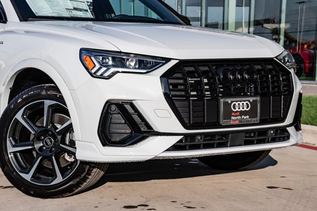 Used 2025 Audi Q3 2.0T Premium Plus w/ Premium Plus Package AWD/4WD image 2