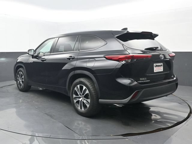 Used 2020 Toyota Highlander XLE FWD image 3