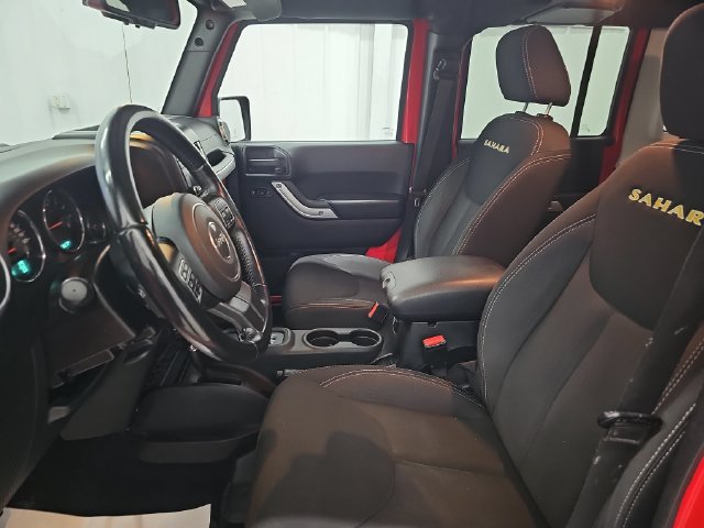 Used 2015 Jeep Wrangler Unlimited Sahara w/ Connectivity Group AWD/4WD image 37