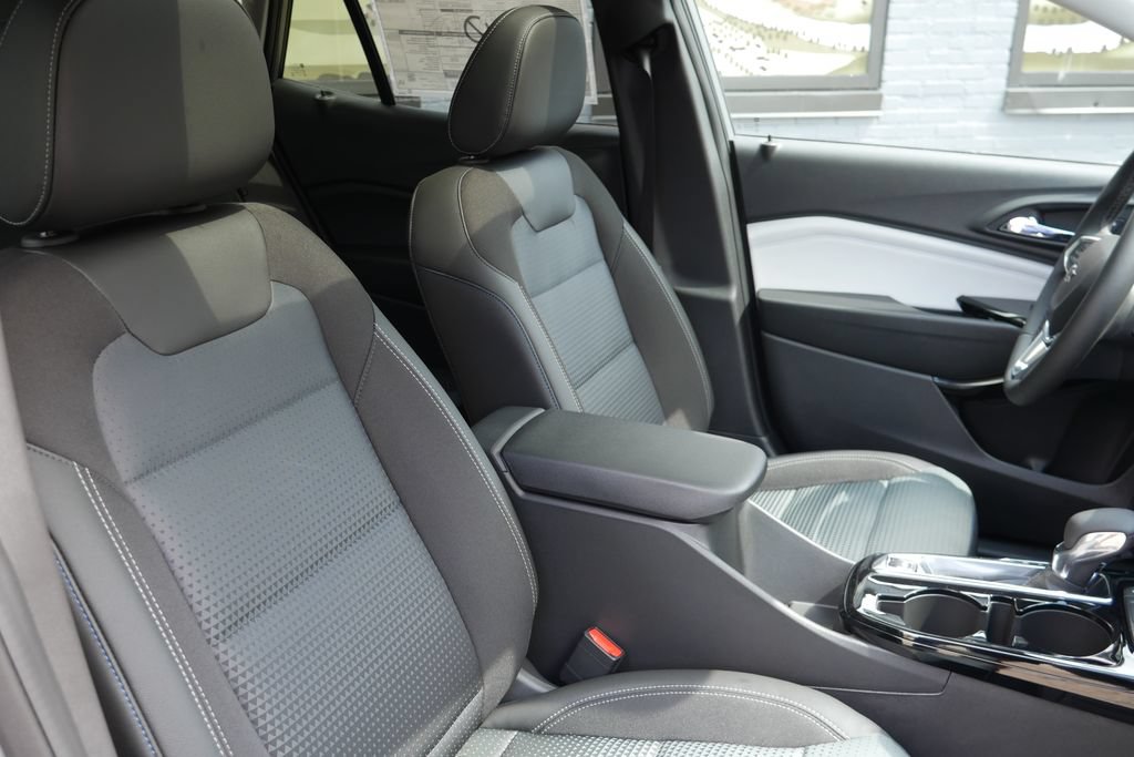 New 2026 Chevrolet Trax LT w/ Sunroof Package FWD image 11