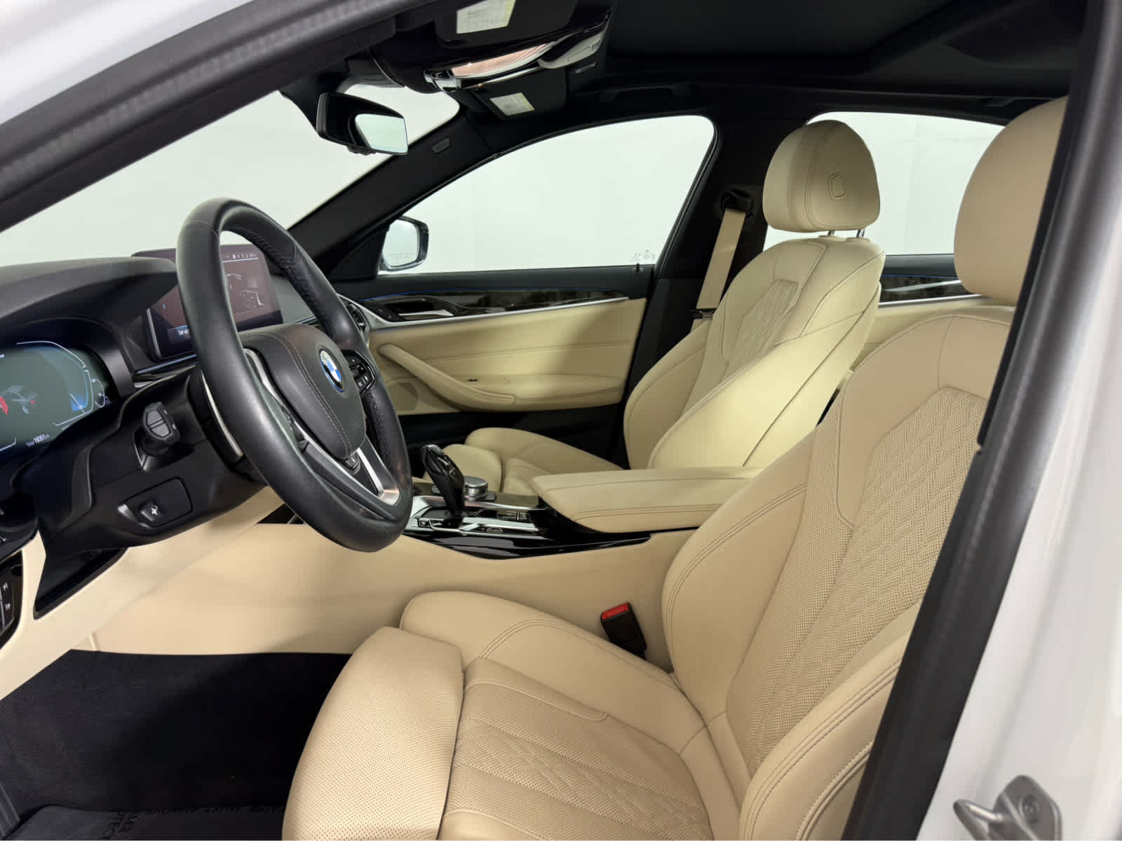 Used 2023 BMW 530e xDrive w/ Convenience Package AWD/4WD image 9