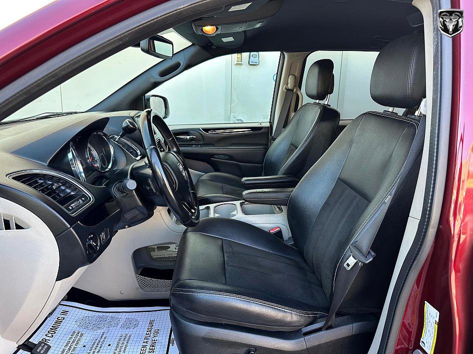 Used 2019 Dodge Grand Caravan SXT image 9