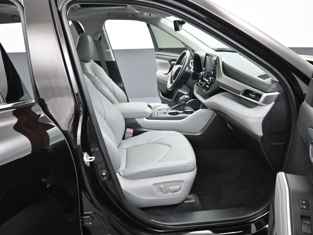 Used 2021 Toyota Highlander XLE image 35