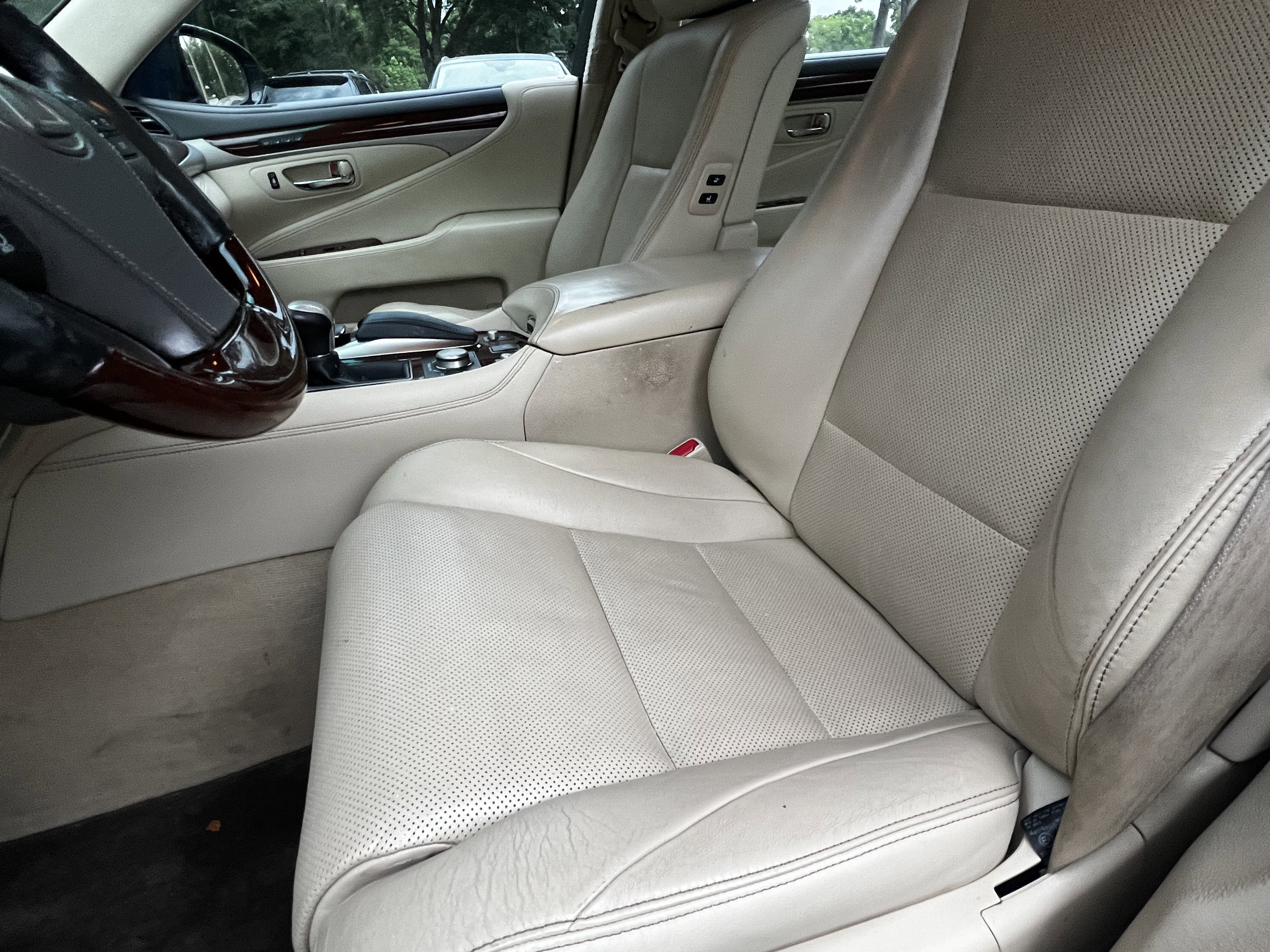 Used 2013 Lexus LS 460 L w/ Preferred Accessory Package RWD image 17