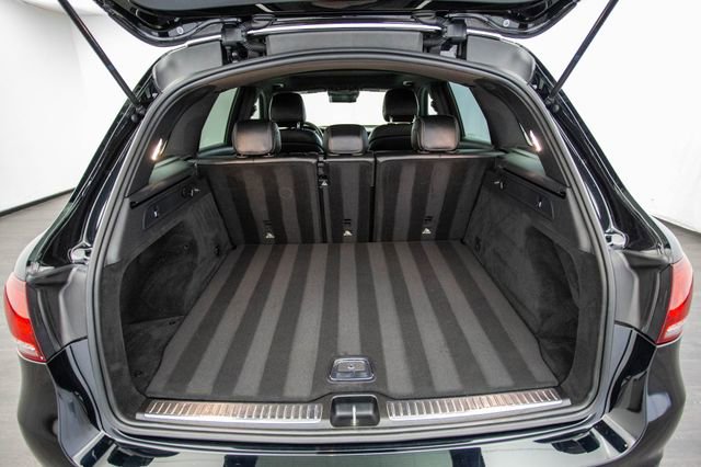 Used 2020 Mercedes-Benz GLC 300 4MATIC w/ Parking Assistance Package image 40